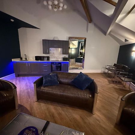 The Loft At One Luxury Penthouse Apartment Wigan Exterior photo